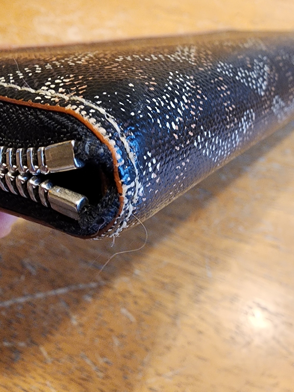 Goyard Matignon GM Wallet in Black and Tan Goyardine canvas with brown leather - Picture 3 of 16